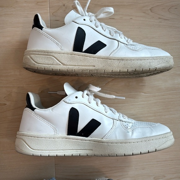 Veja V-10 White Black - Picture 7 of 9